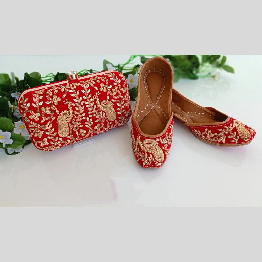 Embroidered Combo ( Ethnic Punjabi Jutti + Matching Clutch )