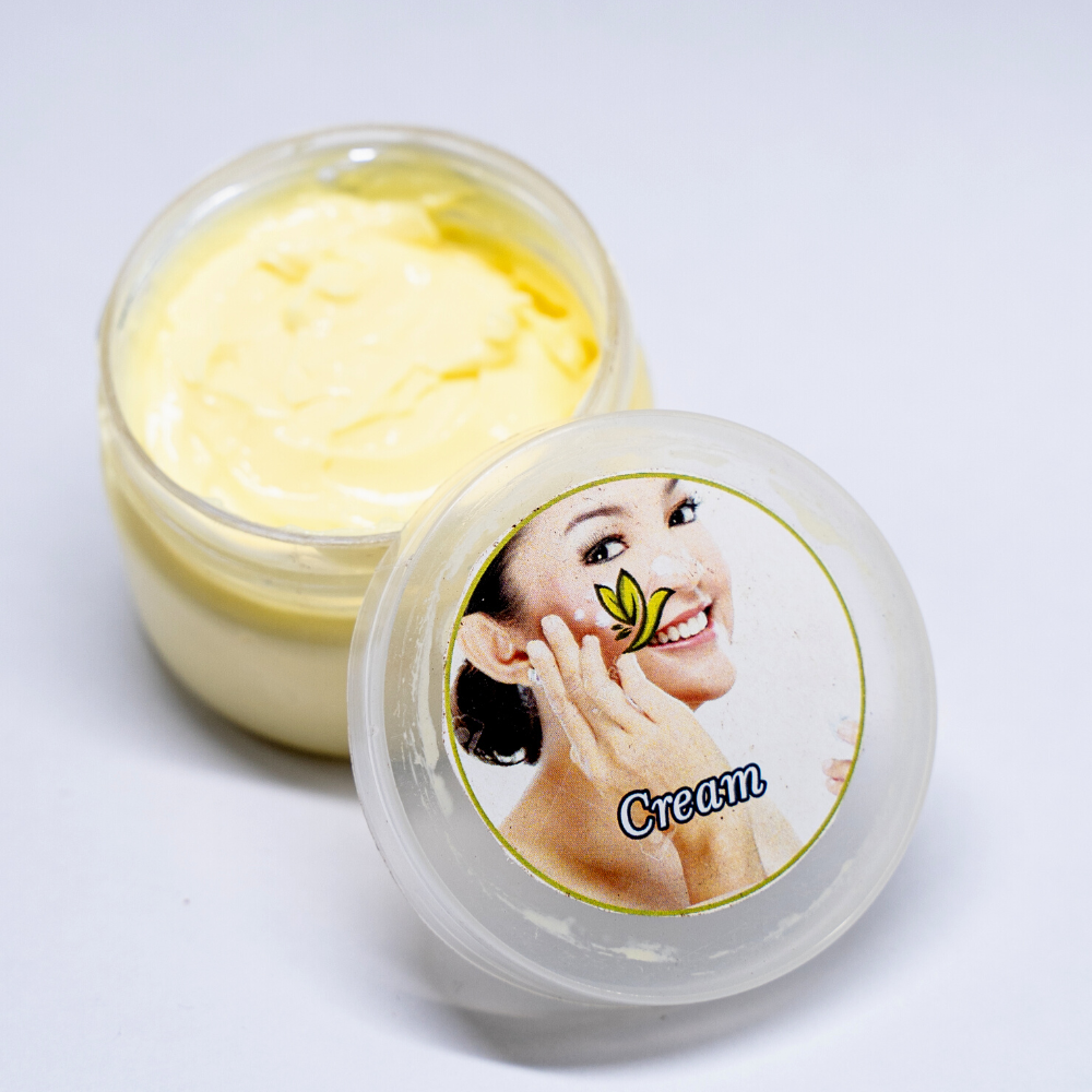 
                  
                    Glow Cream (50g)
                  
                