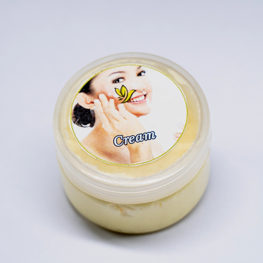 
                  
                    Glow Cream (50g)
                  
                