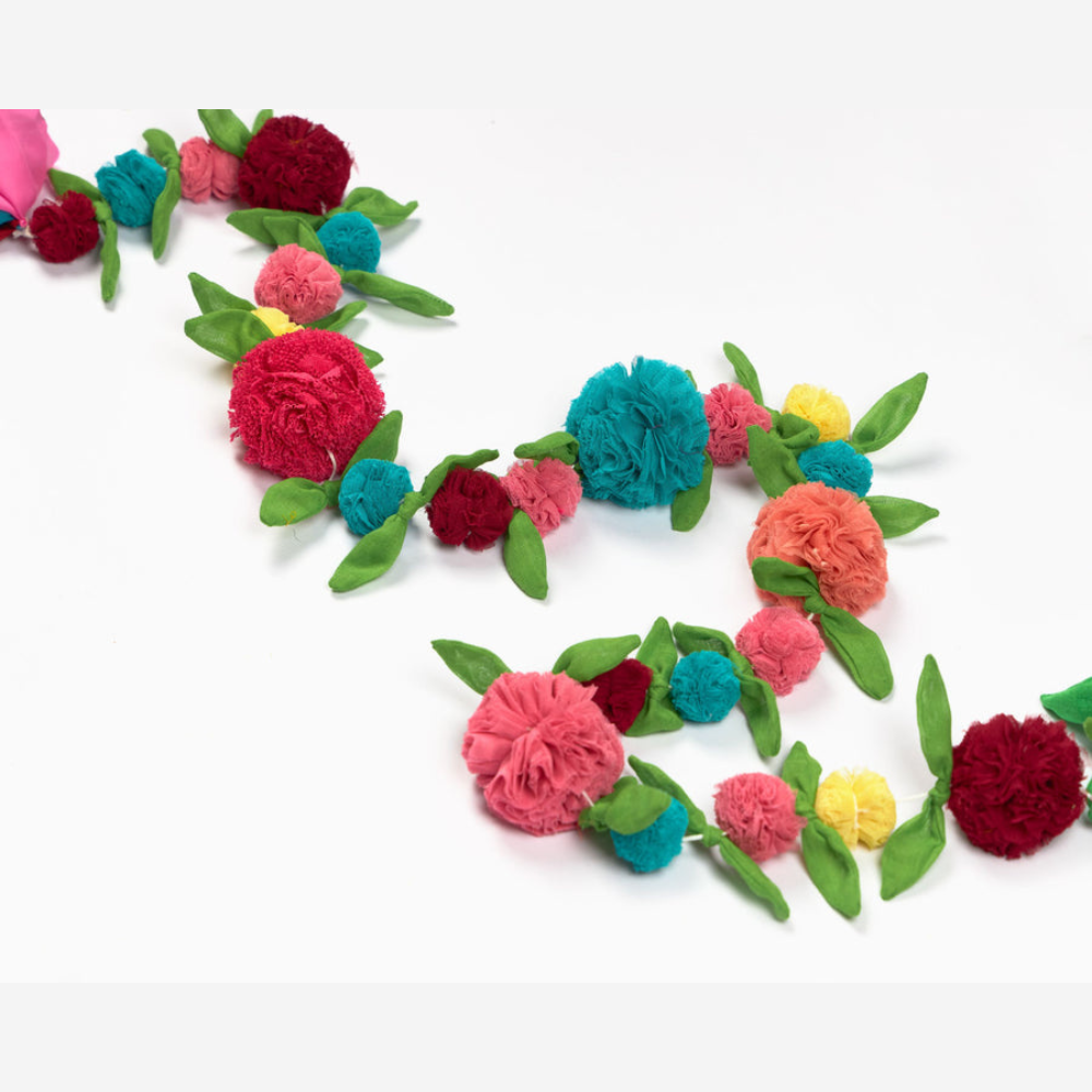 
                  
                    Use Me Works Flower-Power Decorative string
                  
                