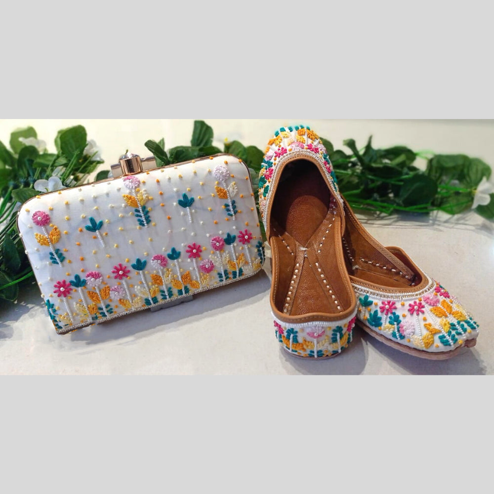 Embroidered Combo ( Ethnic Punjabi Jutti + Matching Clutch )