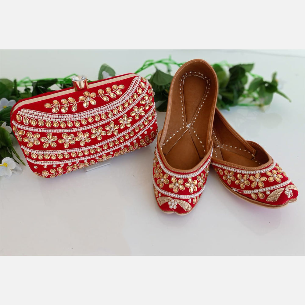 Embroidered Combo ( Ethnic Punjabi Jutti + Matching Clutch )