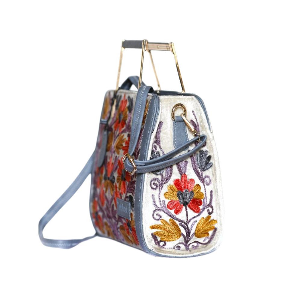 Kashmiri Embroidered Pouch Purse Small HandBag HB120 - muteyaar.com | Purse  pouch, Small handbags, Purses