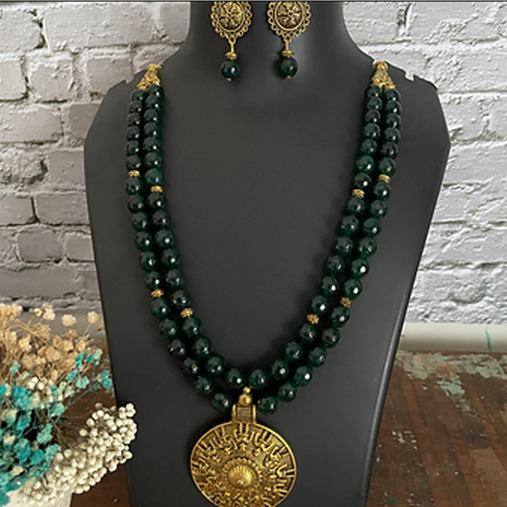 
                  
                    Emerald - Handcrafted Agates Necklace Set
                  
                