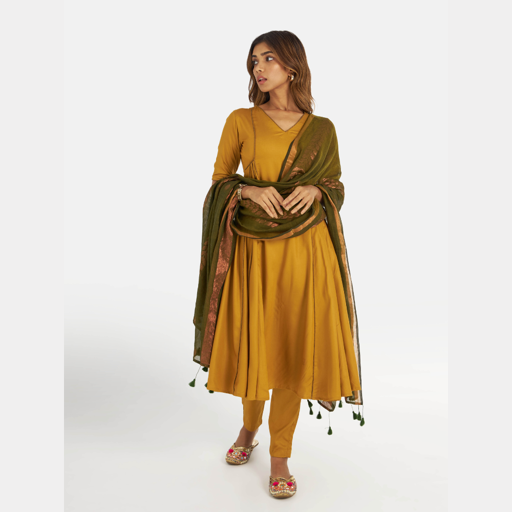 Women's Gold Viscose Rayon Solid Kurta Set