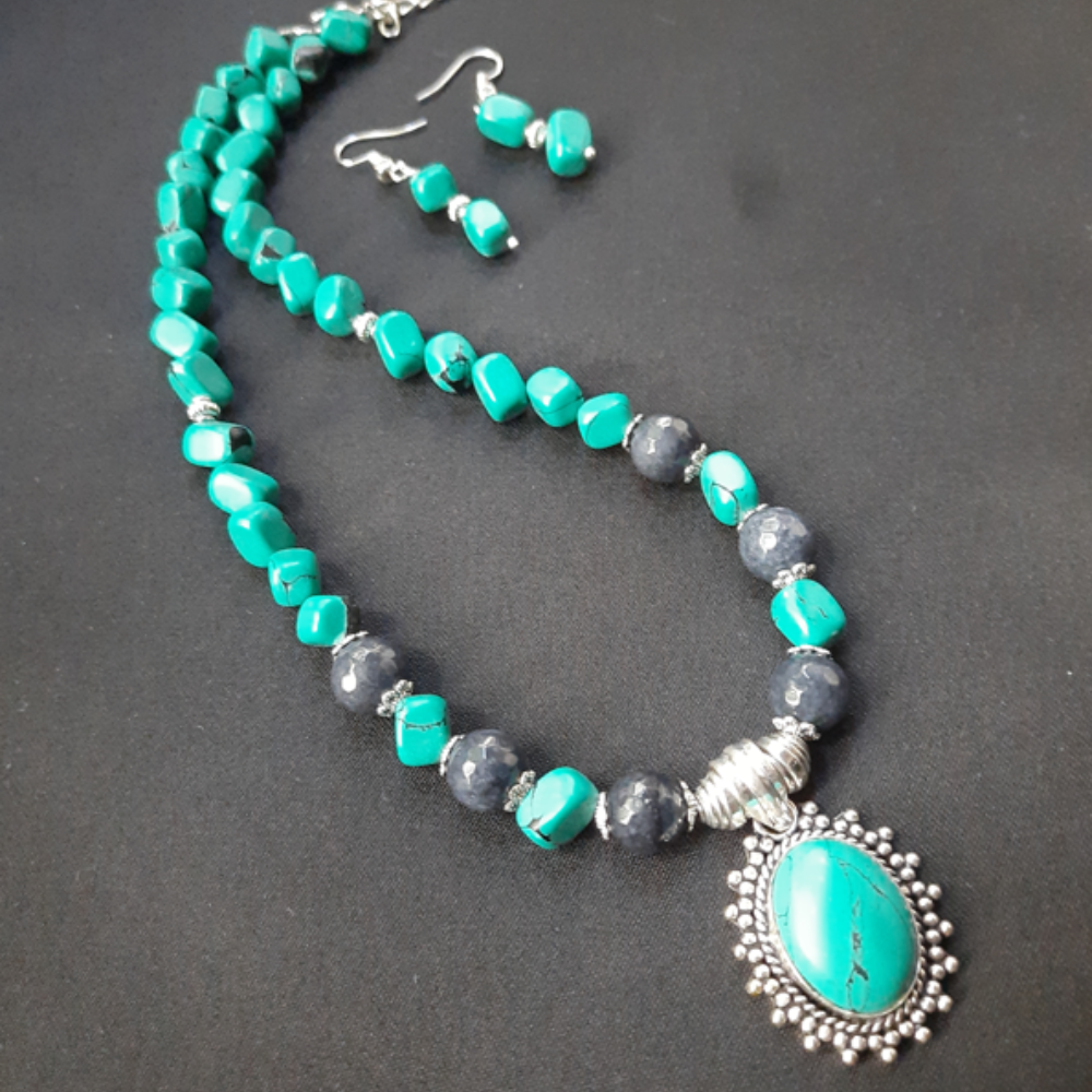 Sterling Silver Graduated Blue Green Turquoise Bead Necklace. 18 inch |  Turquoise bead necklaces, Beaded necklace, Necklace