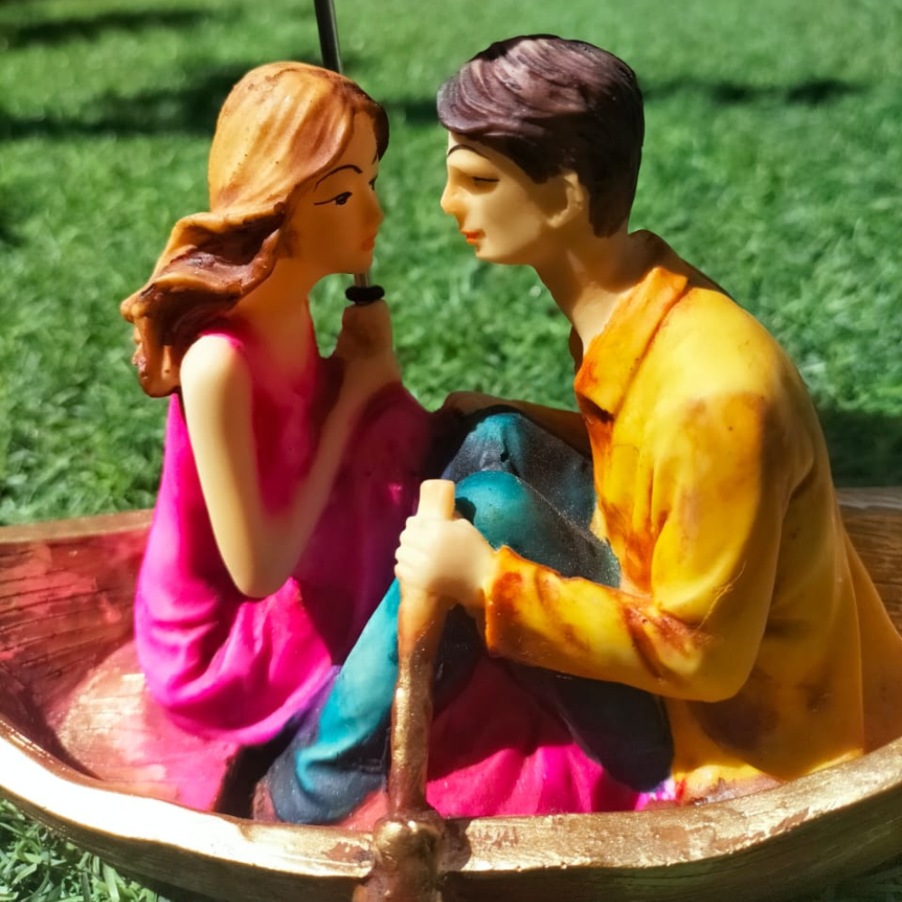 
                  
                    Couple Statue
                  
                