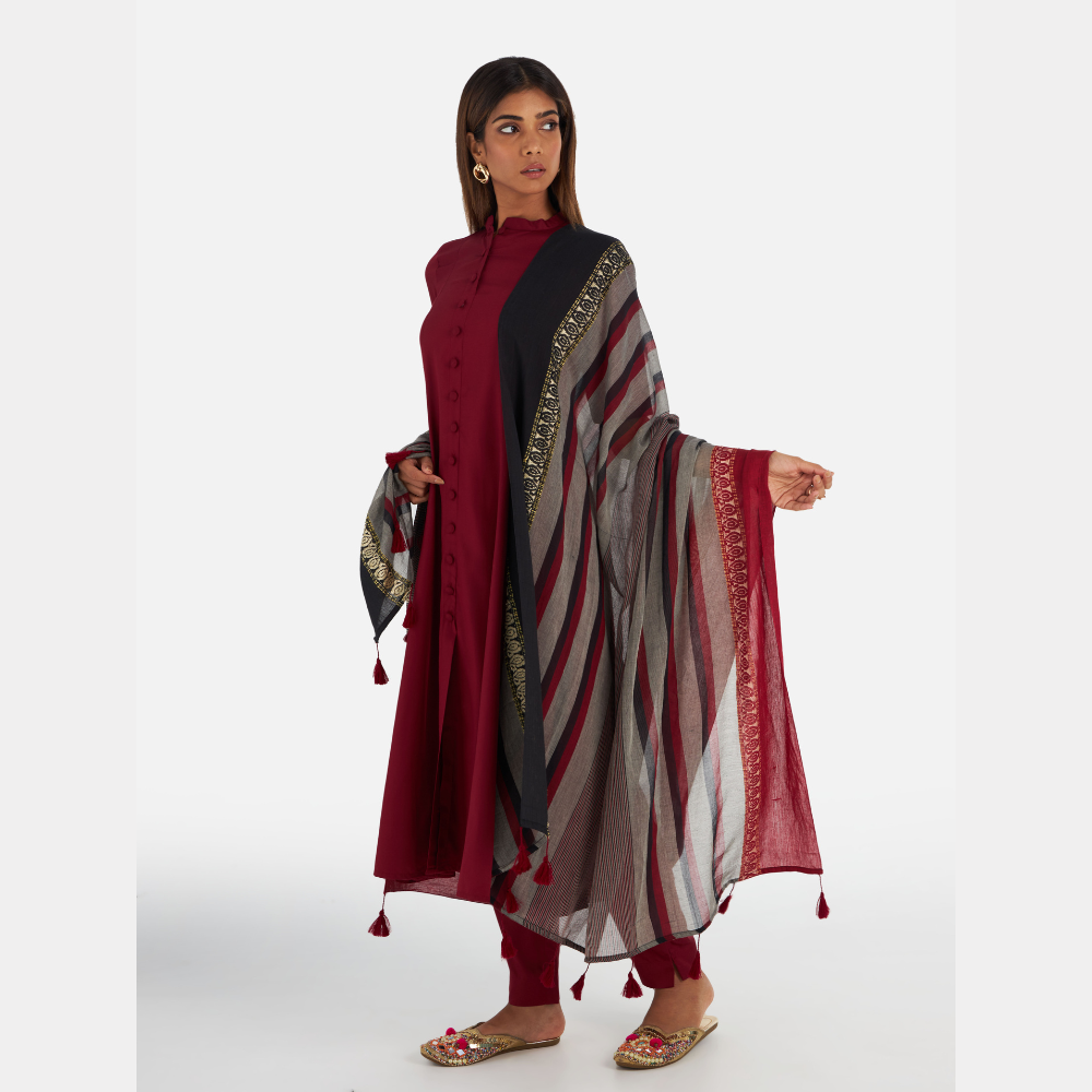 
                  
                    Women's Maroon Viscose Rayon Solid Kurta Set
                  
                