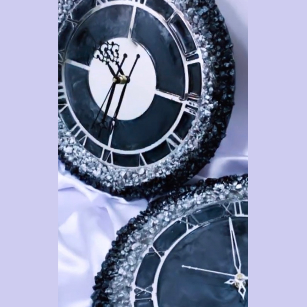 
                  
                    classy geode marble themed wall clock
                  
                