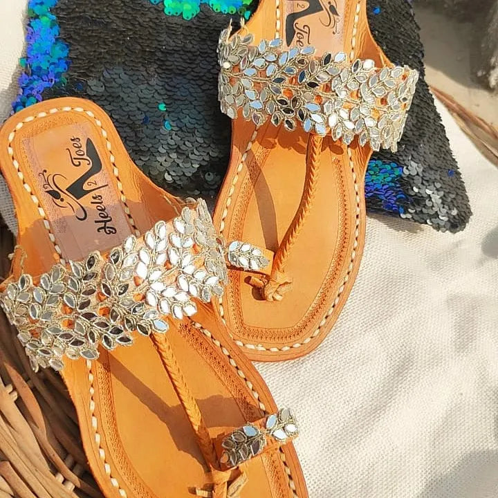 US HANDMADE INDIAN SANDALS LADIES KOLHAPURI SANDAL LADIES ETHNIC SHOE JUTI  SS235 | eBay