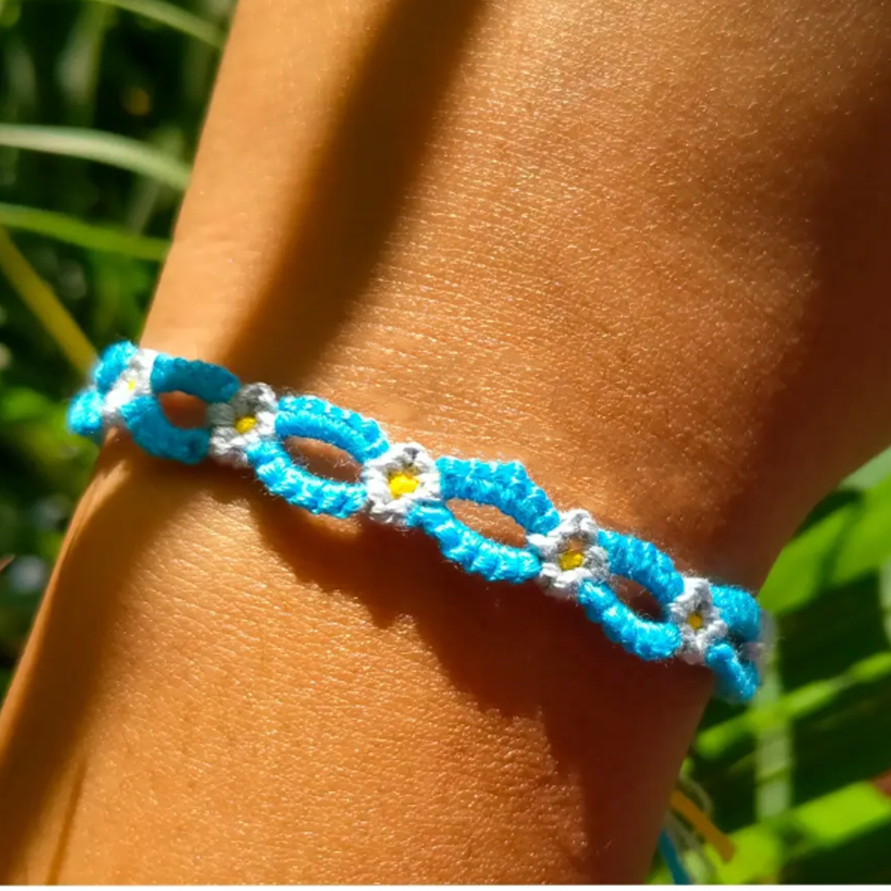 Daisy Chain Blue Bracelet
