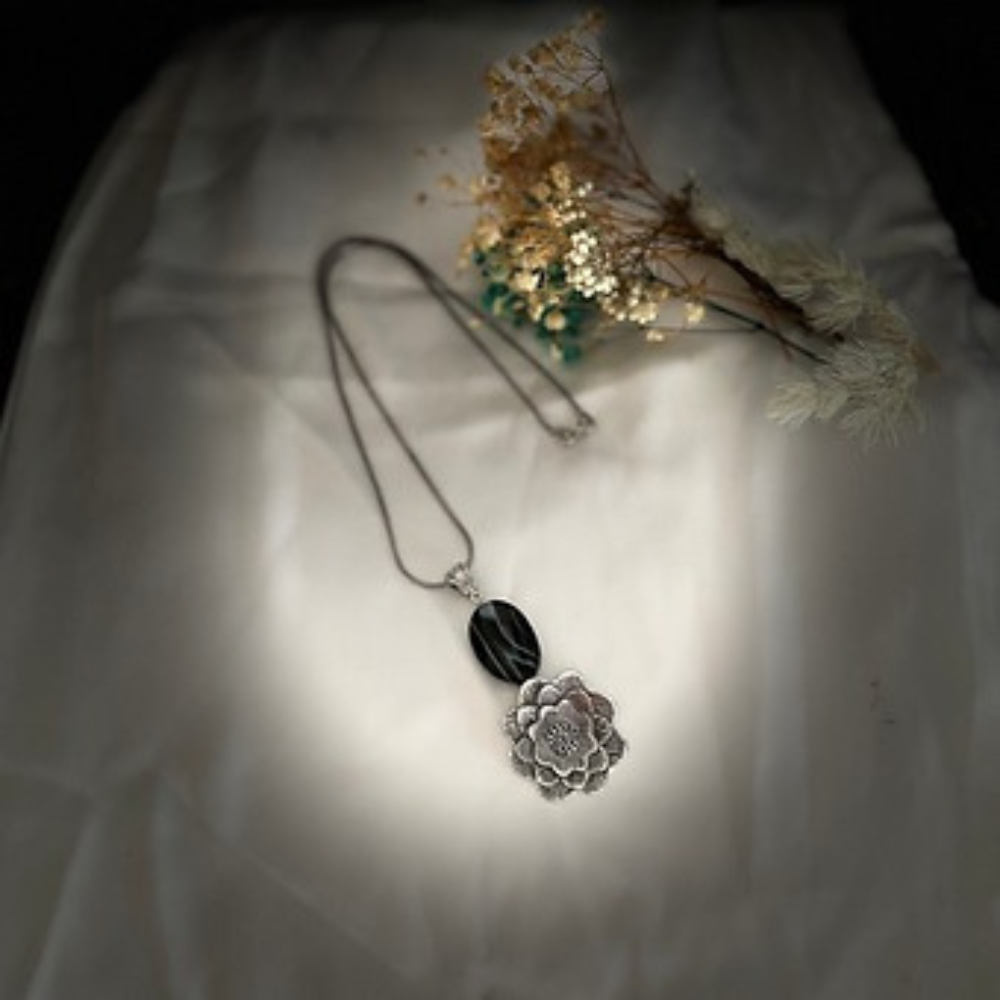 Floral Black Beauty Pendant Chain