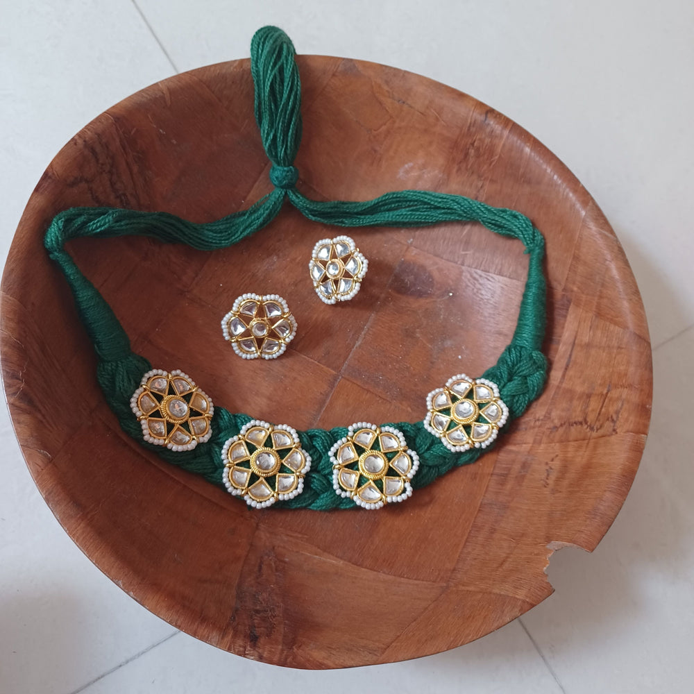 
                  
                    Kundan Jewellery Set
                  
                
