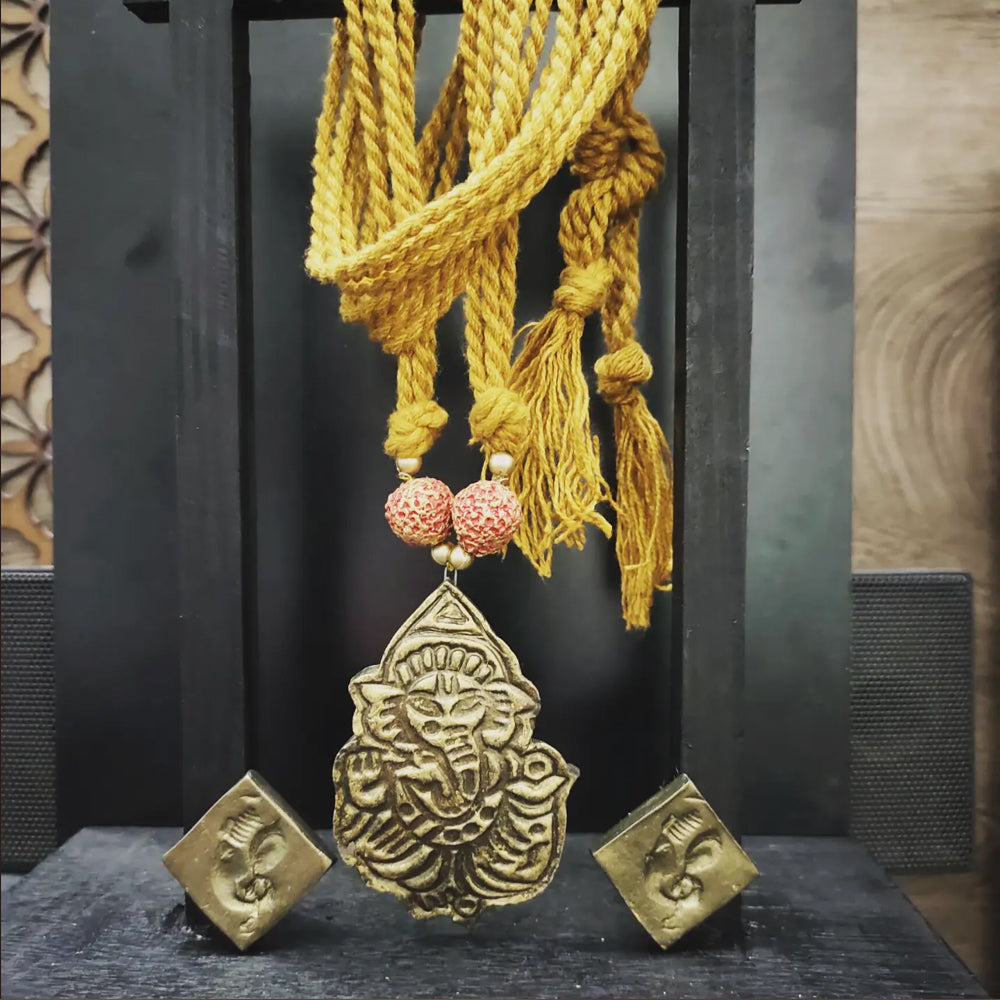 
                  
                    Ganpati Jewellery Set
                  
                