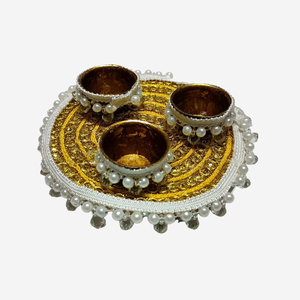 
                  
                    Decorative Small Thali With 3 Diyas
                  
                